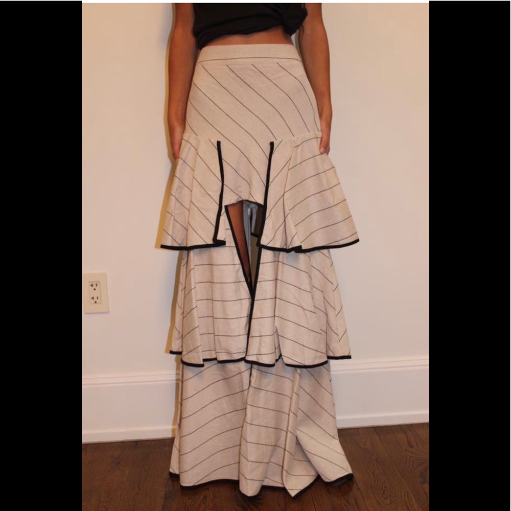 NWOT ONLY 2 LEFT Ruffle Skirt